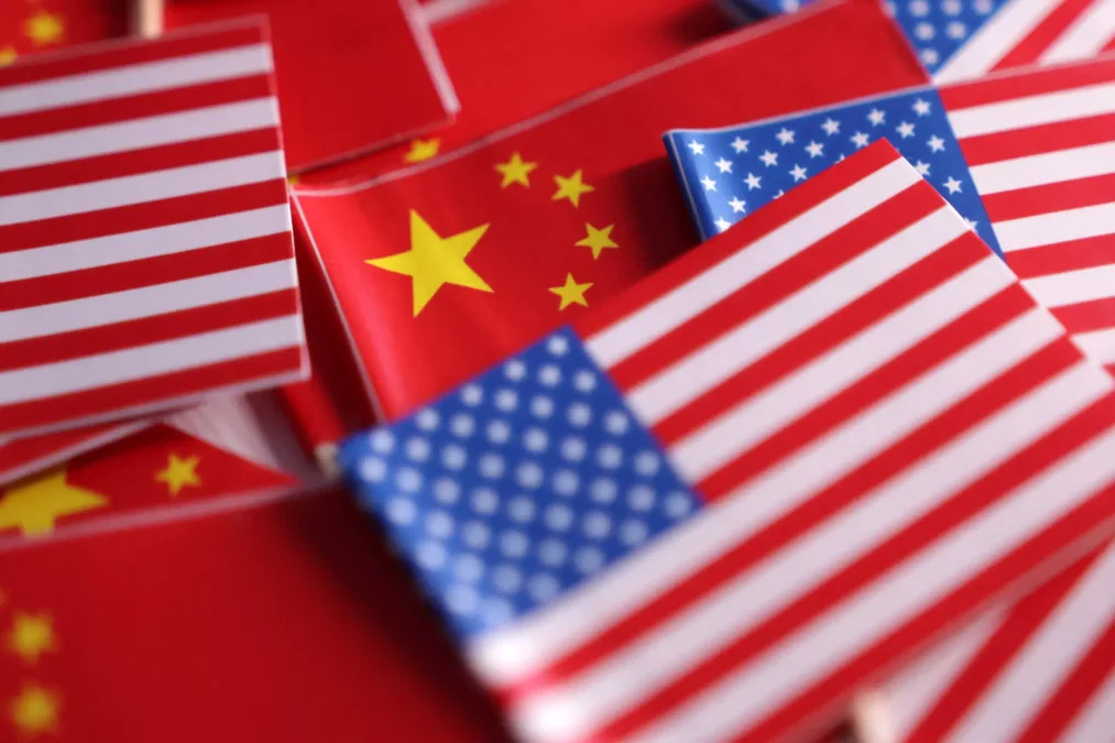 China mantém confiança em alcançar meta de crescimento de 5% em 2025, apesar das tarifas de Trump