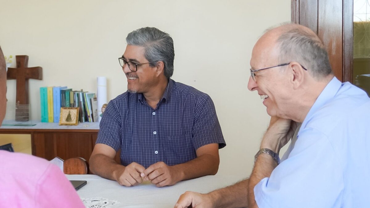 Edvaldo se reúne com Dom Flávio Giovenale e garante destinação de recursos para projetos sociais da Diocese de Cruzeiro do Sul