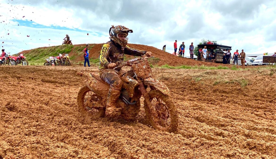 1º Etapa do campeonato acreano de motocross é marcado por fortes emoções em Acrelãndia