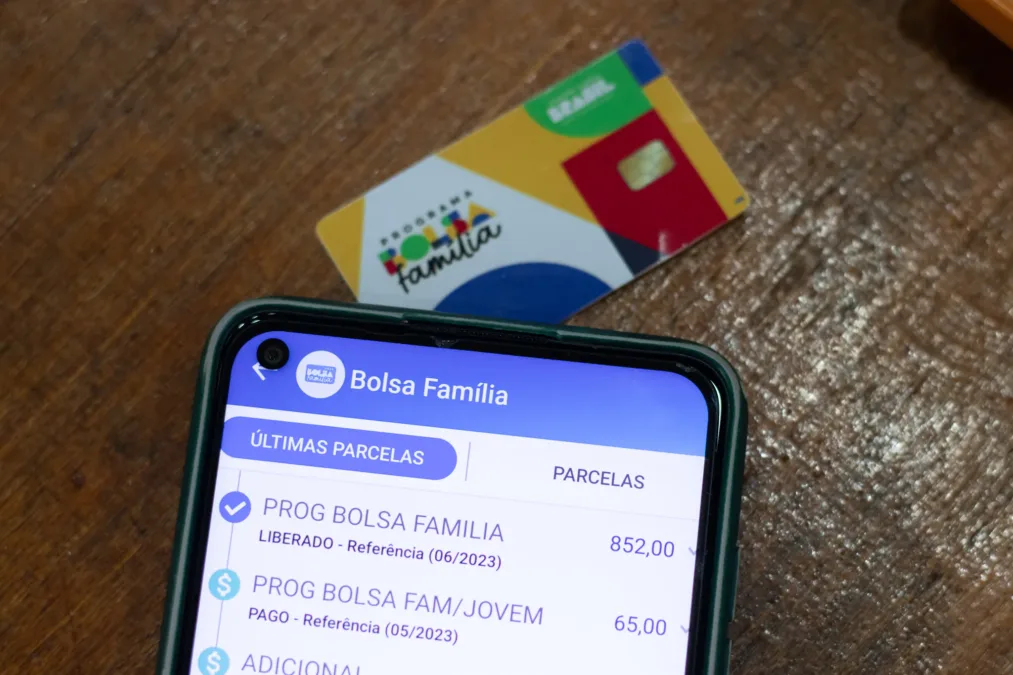 Beneficiários com NIS final 9 recebem nesta terça parcela de abril do Bolsa Família