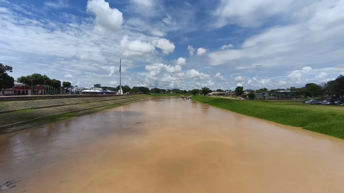 Rio Acre sobe e pode atingir 11 metros em Rio Branco, mas Defesa Civil descarta transbordamento