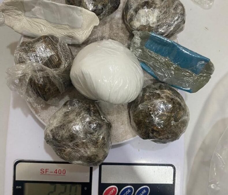 Flagrada com drogas nas partes íntimas, mulher é presa ao tentar visitar presídio em Sena Madureira