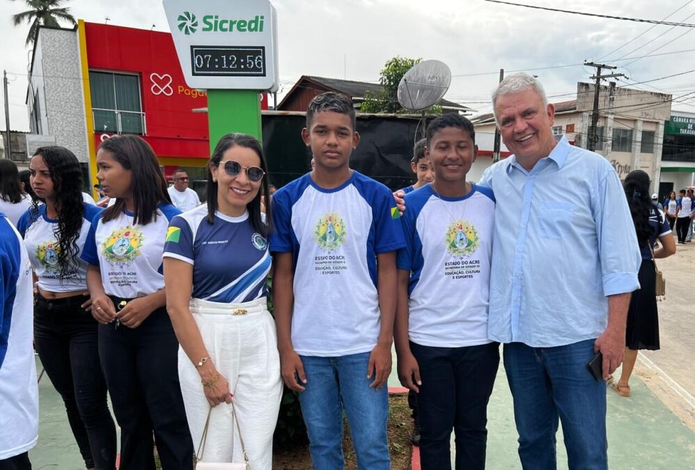 Petecão comemora os 112 anos de Tarauacá com a entrega de veículos e mais de R$ 11 milhões em investimentos