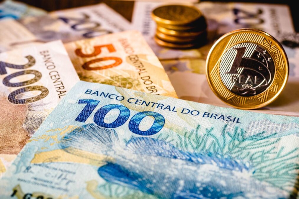 Trabalhador CLT pode trocar dívidas mais caras por consignado com juros menores