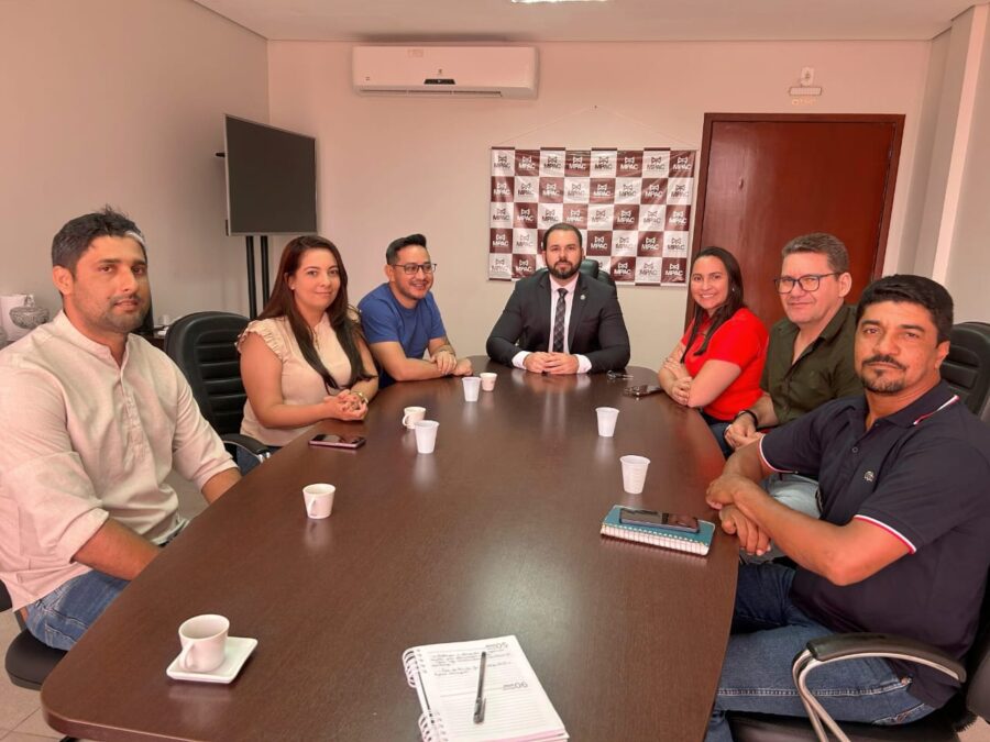 Vereador Francisco Maia se reúne com o MPAC para tratar de supostas irregularidades nas obras do hospital em Sena Madureira