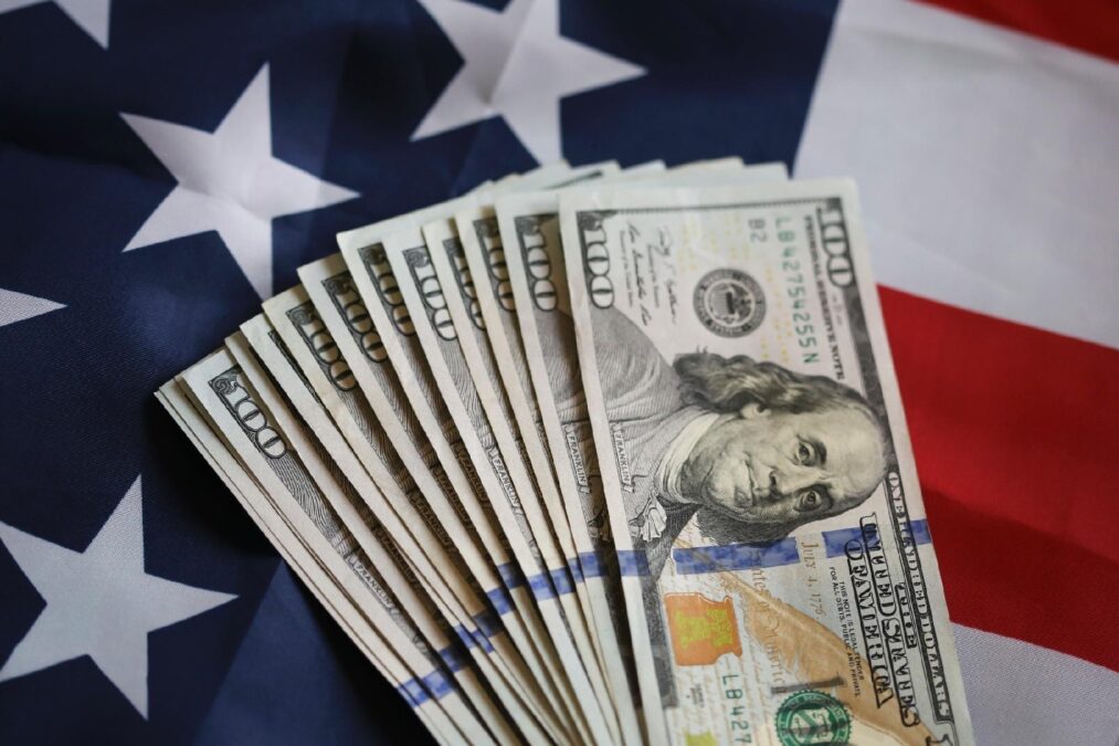 Dólar dispara e fecha a R$ 5,91 após novas ameaças de Trump à China