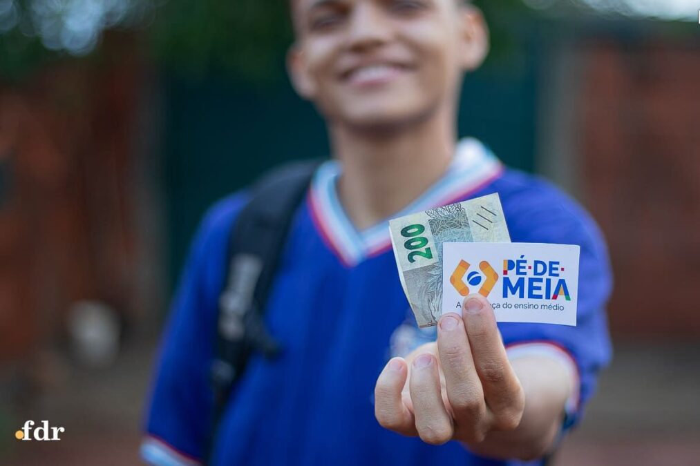 Pé-de-Meia: estudantes nascidos em março e abril recebem R$ 200 nesta quinta-feira (24)