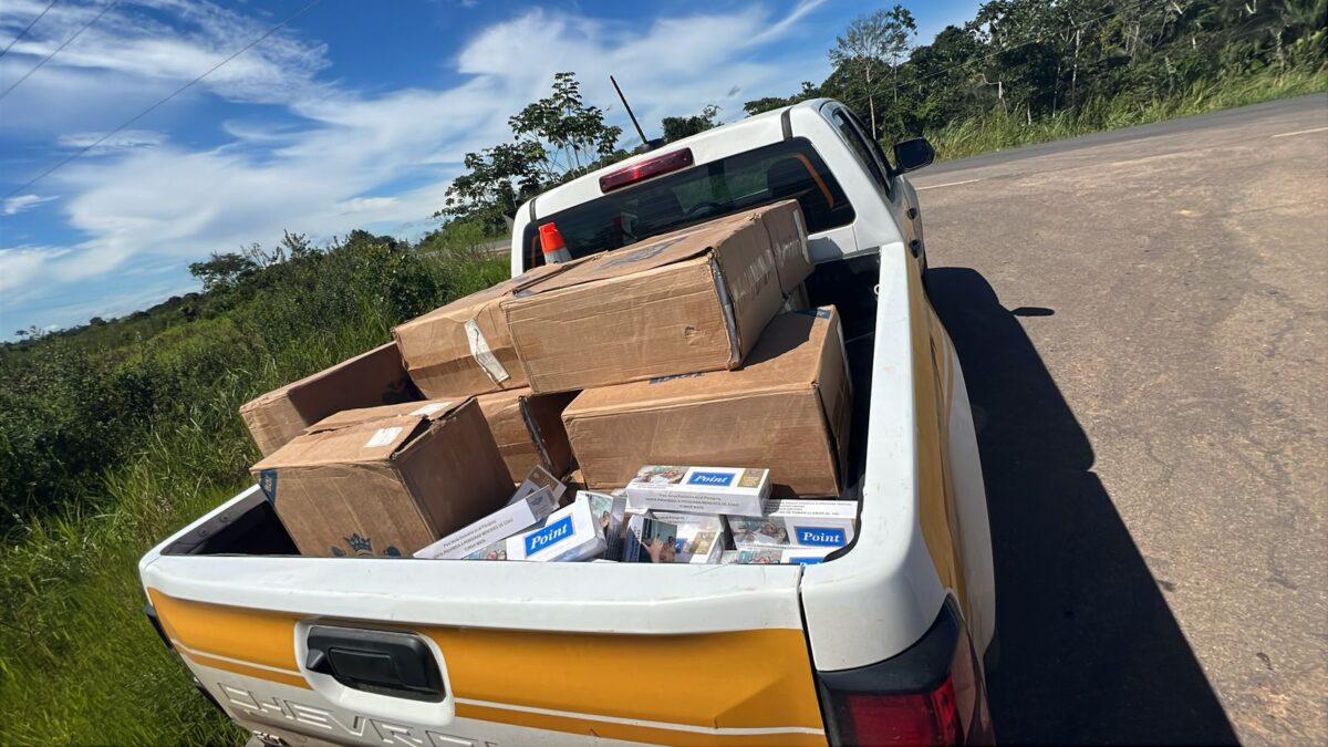 Polícia Militar apreende 13 caixas com dezenas de maços de cigarros contrabandeados em Sena Madureira