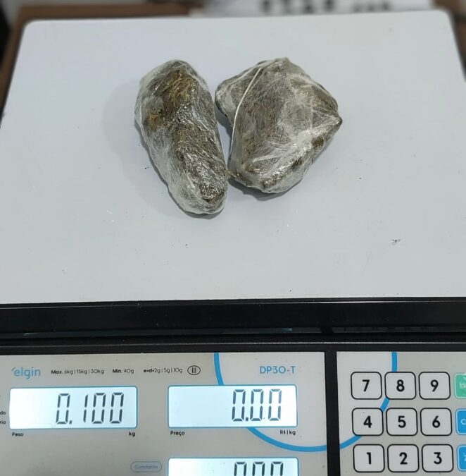 Homem é preso com maconha após tentar se esconder da PM no bairro Cidade do Povo
