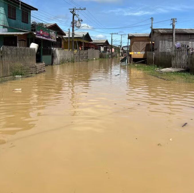 Cheia do Rio Tarauacá ultrapassa 10 metros e afeta mais de 1,2 mil famílias no Acre