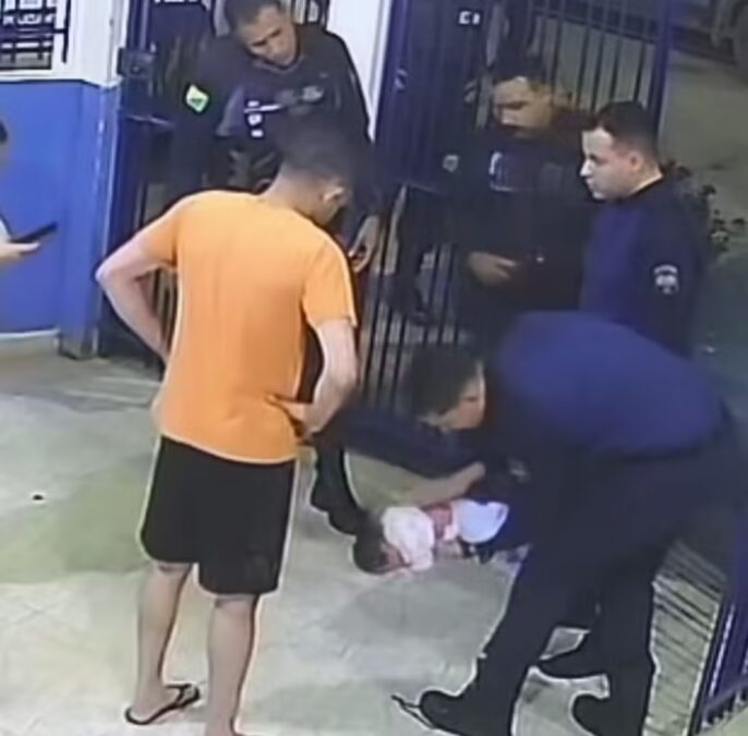 Recém-nascido engasgado com leite é salvo por policiais no interior do Acre
