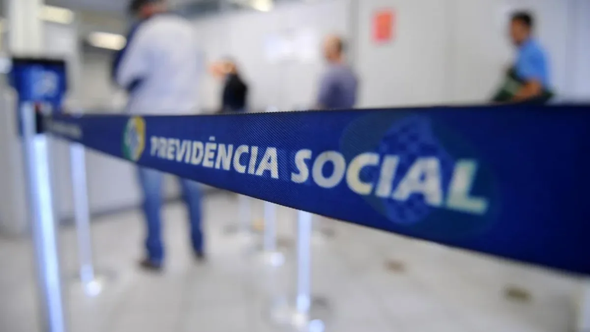 Governo estuda usar recursos do Tesouro para reembolsar vítimas de fraude no INSS