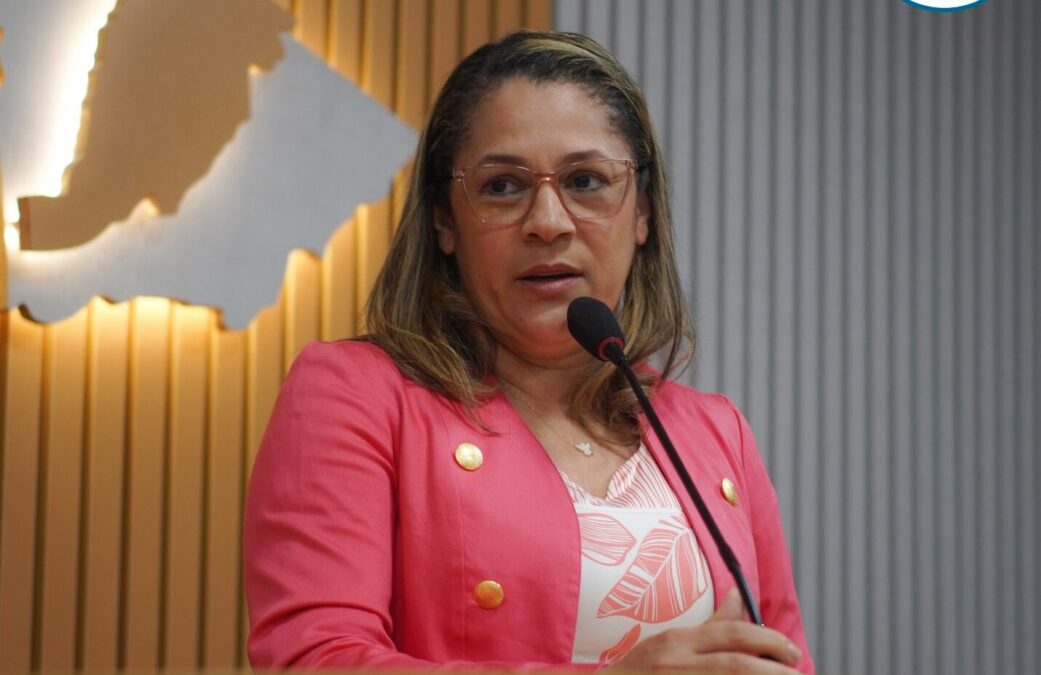 Vereadora Ivoneide Bernardino cobra pagamento de regência de classe para professores seletistas em Sena Madureira