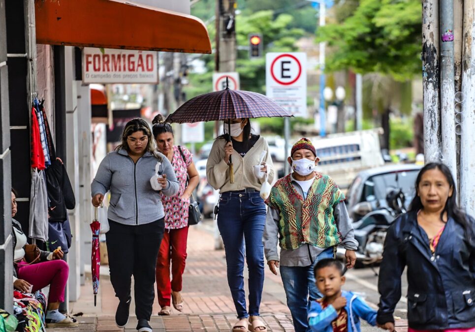 Frente fria avança e provoca queda de temperatura e chuvas em todo o Acre nesta quinta-feira
