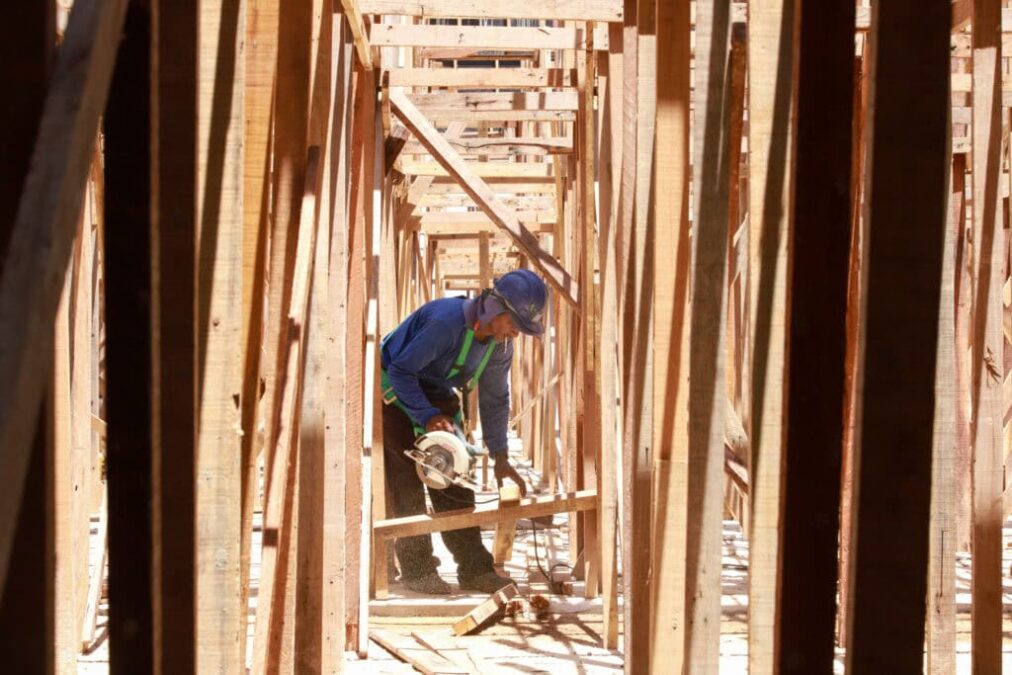 Acre fecha março com mais contratações que demissões e mantém saldo positivo de empregos