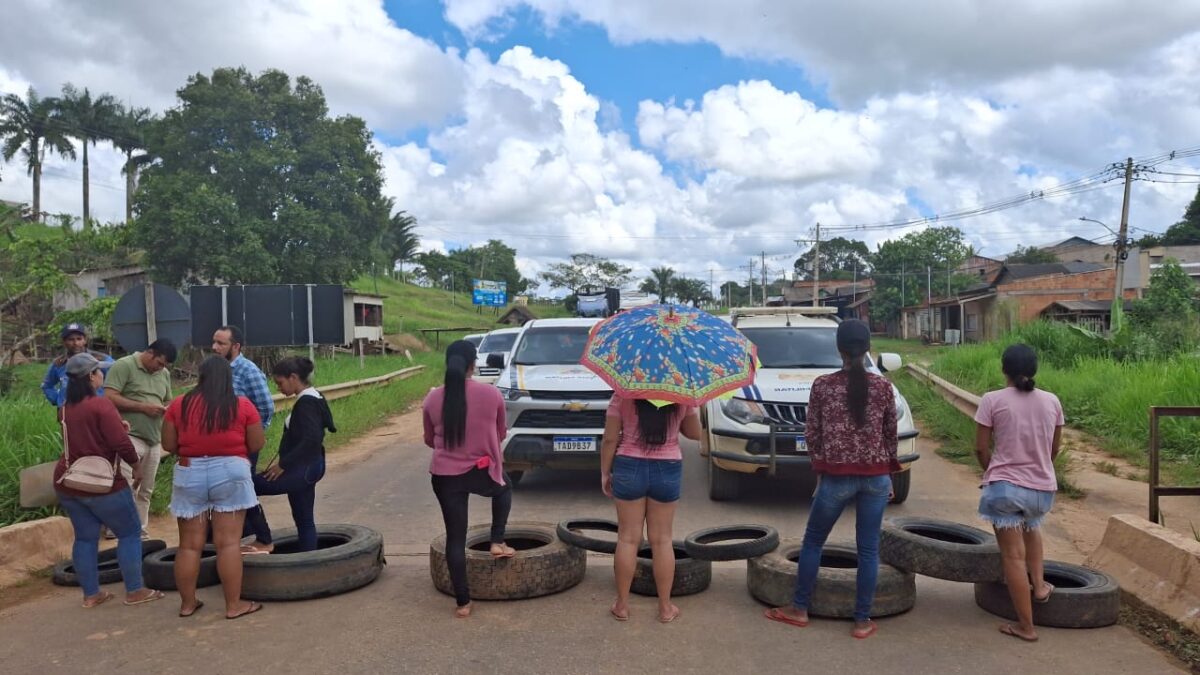 Após horas de bloqueio, a manifestação foi encerrada no início da tarde em Sena Madureira