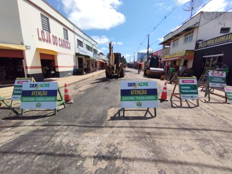 Sena Madureira recebe reforço do DERACRE no asfaltamento de ruas com a “Operação Verão 2025”