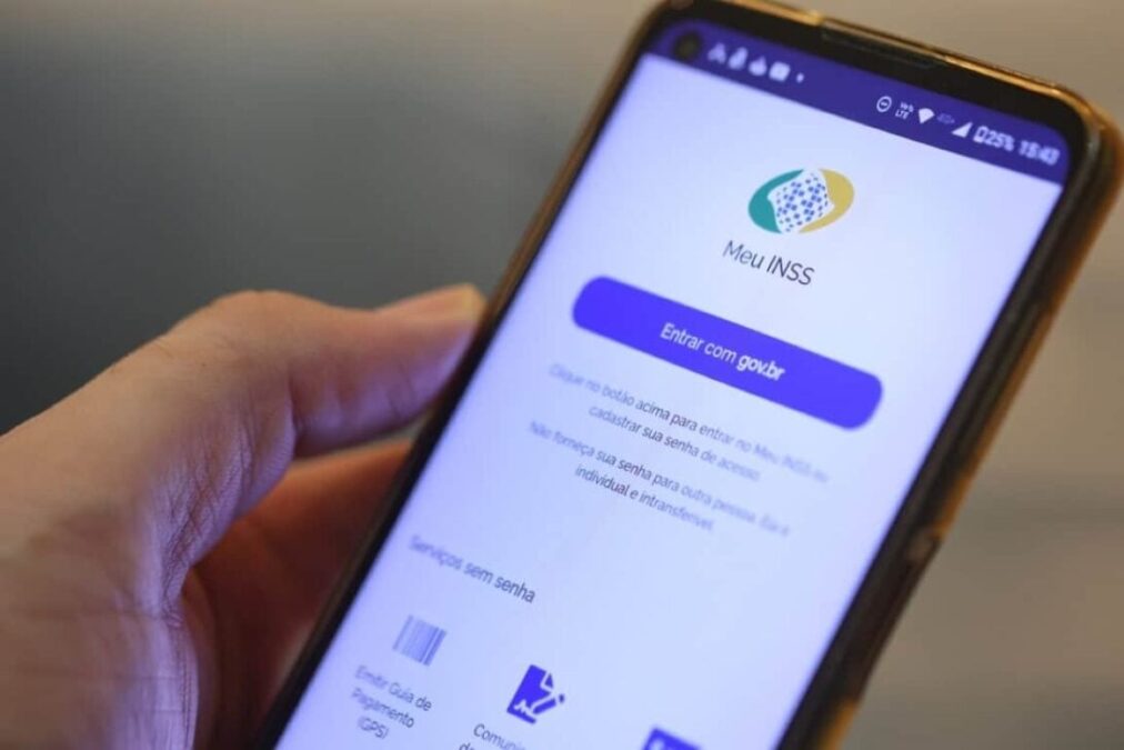 INSS começa a notificar aposentados vítimas de descontos indevidos nesta terça (13)