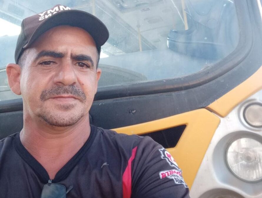 Homenagem de alunos a motorista emociona moradores de Sena Madureira
