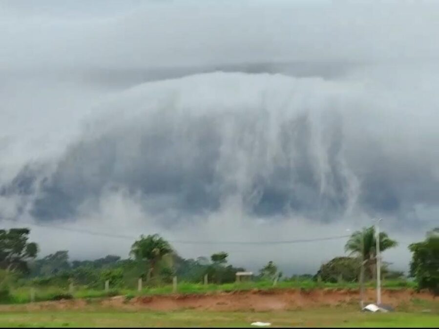 Céu muda repentinamente e ‘nuvem prateleira’ toma conta de Rio Branco