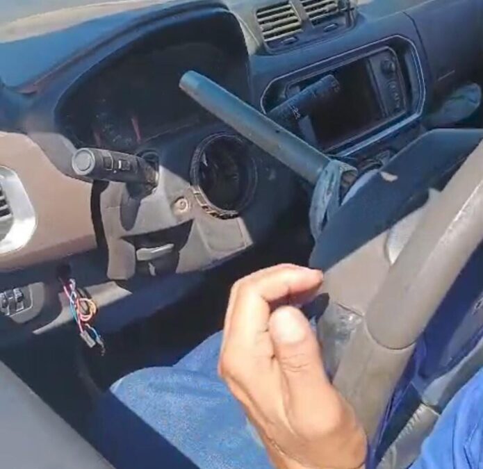 Volante solta e taxista perde controle do carro em estrada do Acre