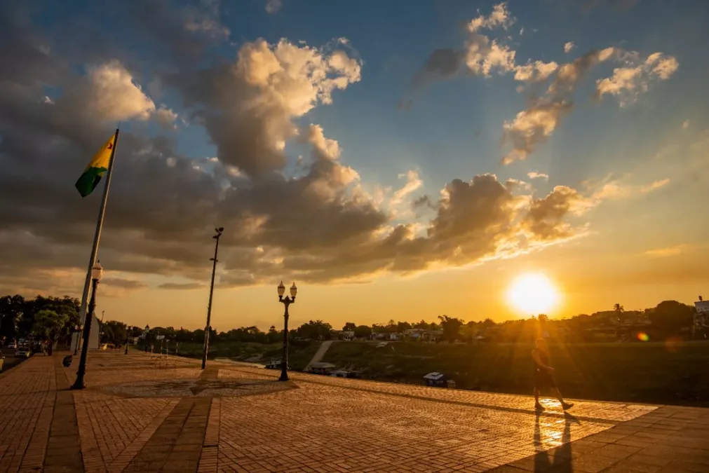 Calor e chuvas rápidas marcam a terça-feira em todas as regiões do Acre