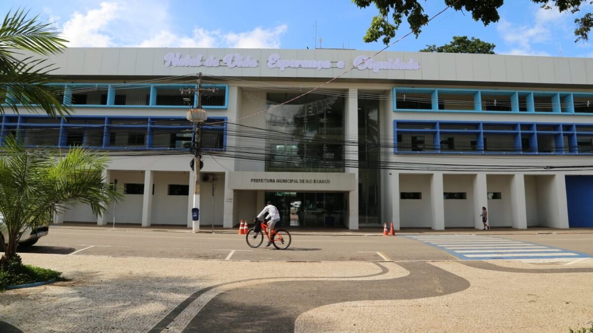 Prefeitura de Rio Branco abre seleção para contratação de professores temporários
