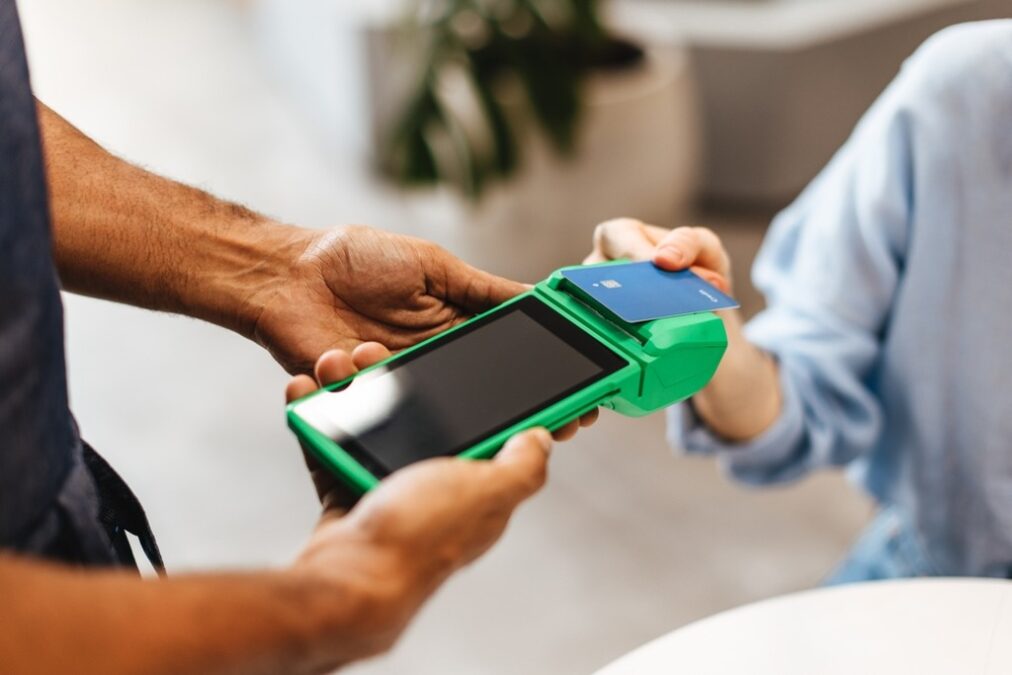 Banco Central começa a divulgar mensalmente dados sobre juros e encargos no cartão de crédito
