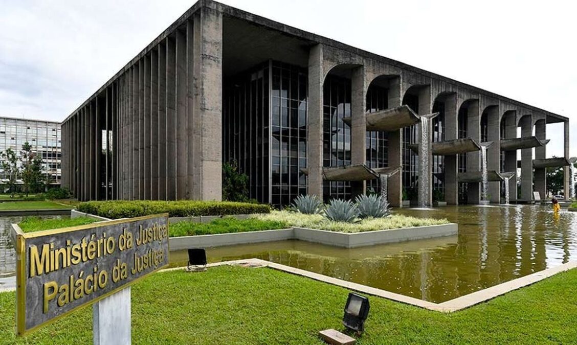 Brasil recusa classificar facções criminosas como terroristas em reunião com EUA