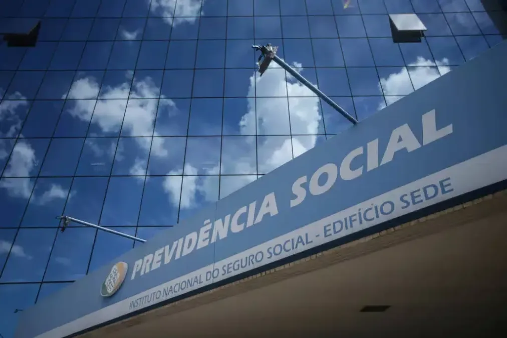 Procon-SP alertou governo Bolsonaro em 2019 sobre descontos ilegais no INSS, mas problema se agravou nos anos seguintes