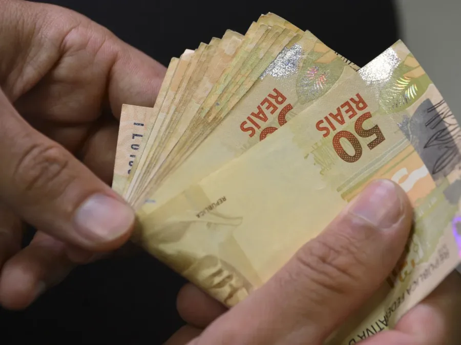 INSS começa a pagar 13º salário para quem recebe mais que um salário mínimo