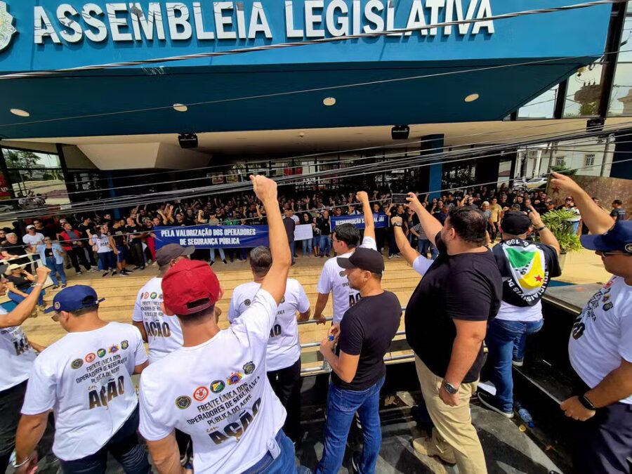 Policiais e bombeiros protestam por melhorias salariais em Rio Branco e Cruzeiro do Sul: ‘direito nosso’