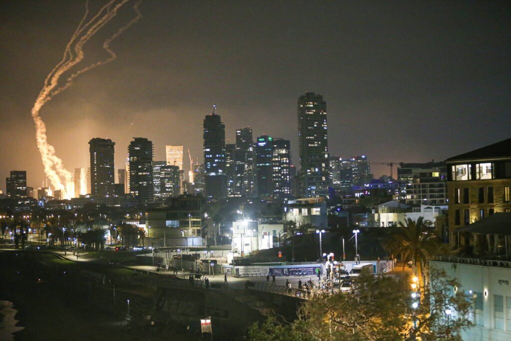 brasileira-relata-retomada-de-ataques-do-ira-em-israel.-video