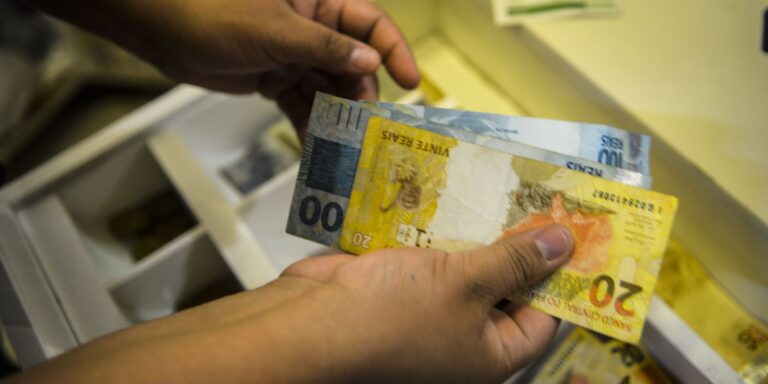 rendimento-medio-dos-brasileiros-chega-a-r$-3.270
