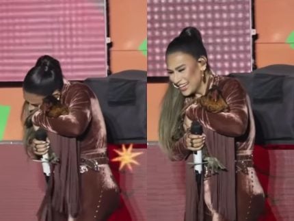 novo-pet!-simone-mendes-ganha-galinha-de-presente-durante-show