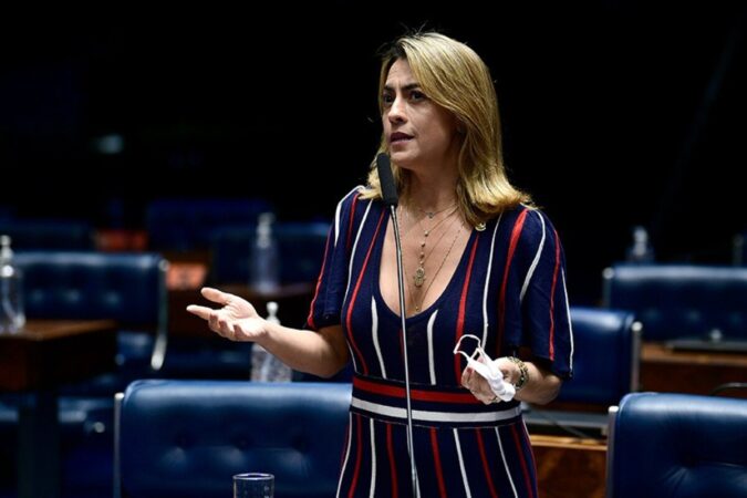 “nao-tomo-mais-agua-e-cafe-do-senado”,-diz-senadora-com-medo-de-veneno