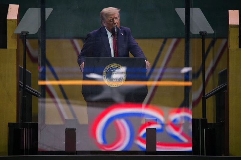 trump-participa-de-parada-militar-em-washington