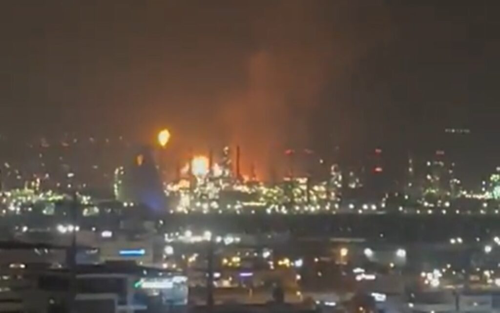 ira-e-israel-miram-campos-de-gas-e-refinaria-de-petroleo-em-ataques