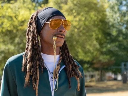 com-ator-de-“outer-banks”-escalado-como-snoop-dogg,-rapper-ganha-filme-biografico