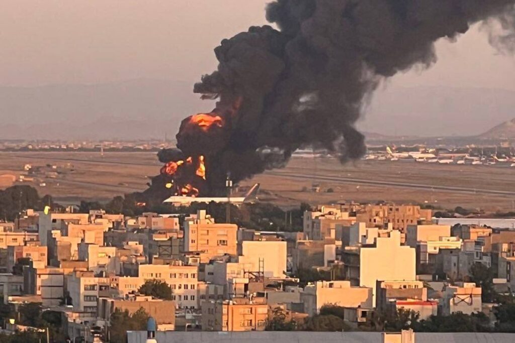 israel-mata-chefes-militares-do-ira,-que-responde-com-nova-ofensiva