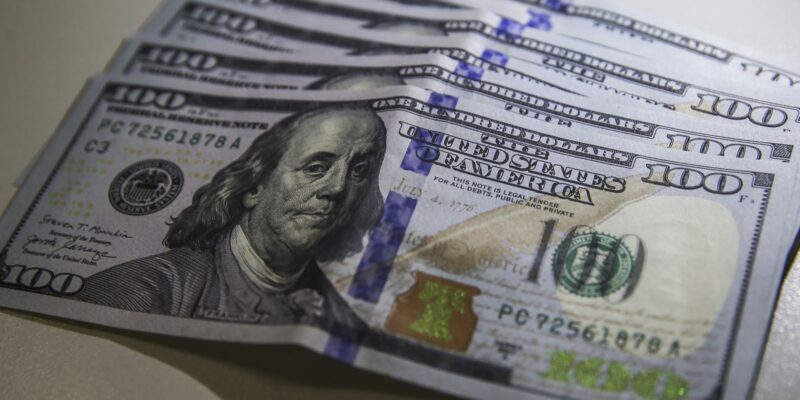 dolar-fecha-abaixo-de-r$-5,50-pela-primeira-vez-em-oito-meses