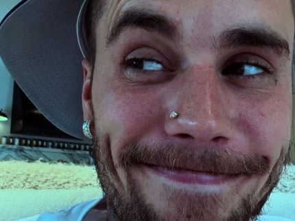 “estou-quebrado”:-justin-bieber-faz-desabafo-sobre-exaustao-emocional