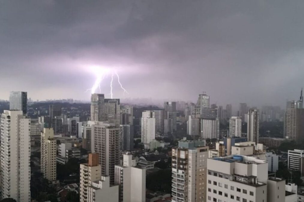 Tempestades e chuvas intensas marcam o clima nesta 3ª; confira