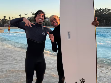 do-gramado-para-as-ondas:-lamine-yamal-surfa-com-gabriel-medina-no-brasil