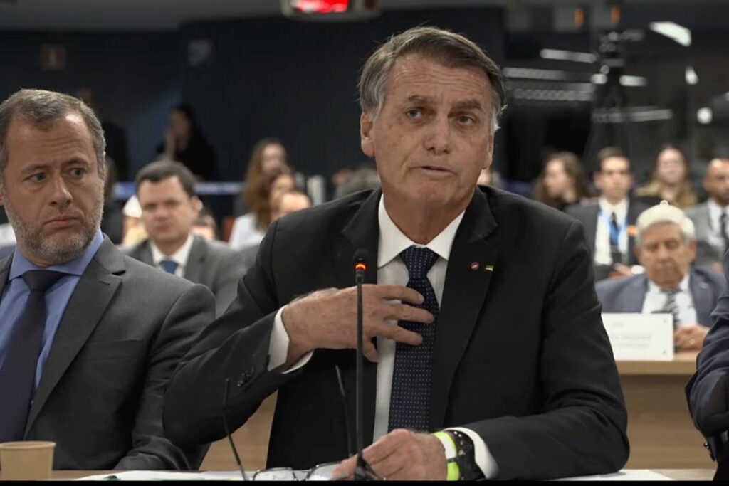 pf-ve-bolsonaro-como-“principal-destinatario”-de-acao-ilegal-da-abin