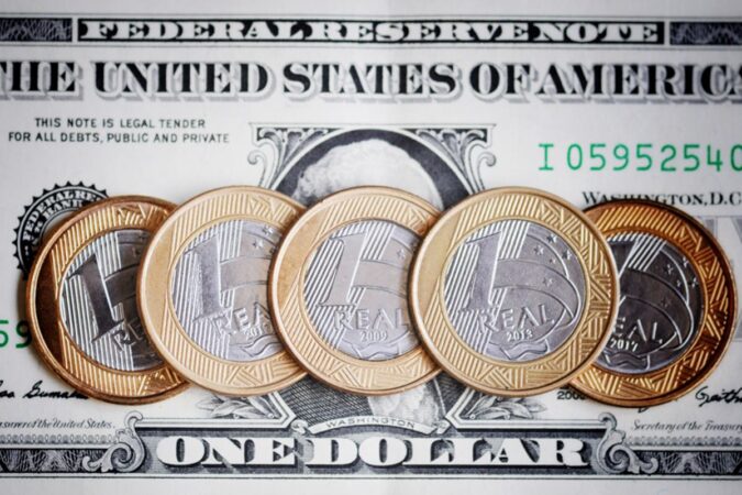 dolar-fica-estavel-com-mercado-a-espera-dos-juros-no-brasil-e-nos-eua