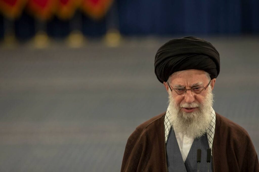khamenei-provoca-israel:-pedir-ajuda-aos-eua-e-“sinal-de-fraqueza”
