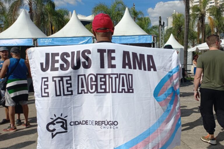 “jesus-e-para-todos”,-diz-pastora-em-feira-da-diversidade-lgbt-em-sp