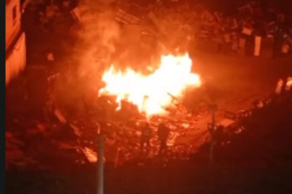 balao-cai-em-chamas-e-assusta-moradores-na-zona-norte-de-sp.-veja