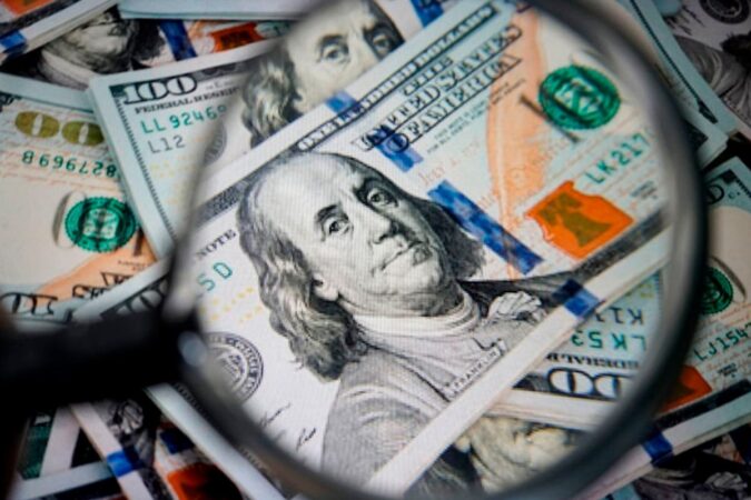 dolar-abre-em-baixa-em-1a-sessao-pos-copom-e-com-guerra-no-radar
